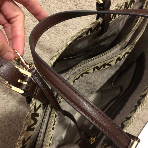 Michael Kors Purse - Picture 6 of 8